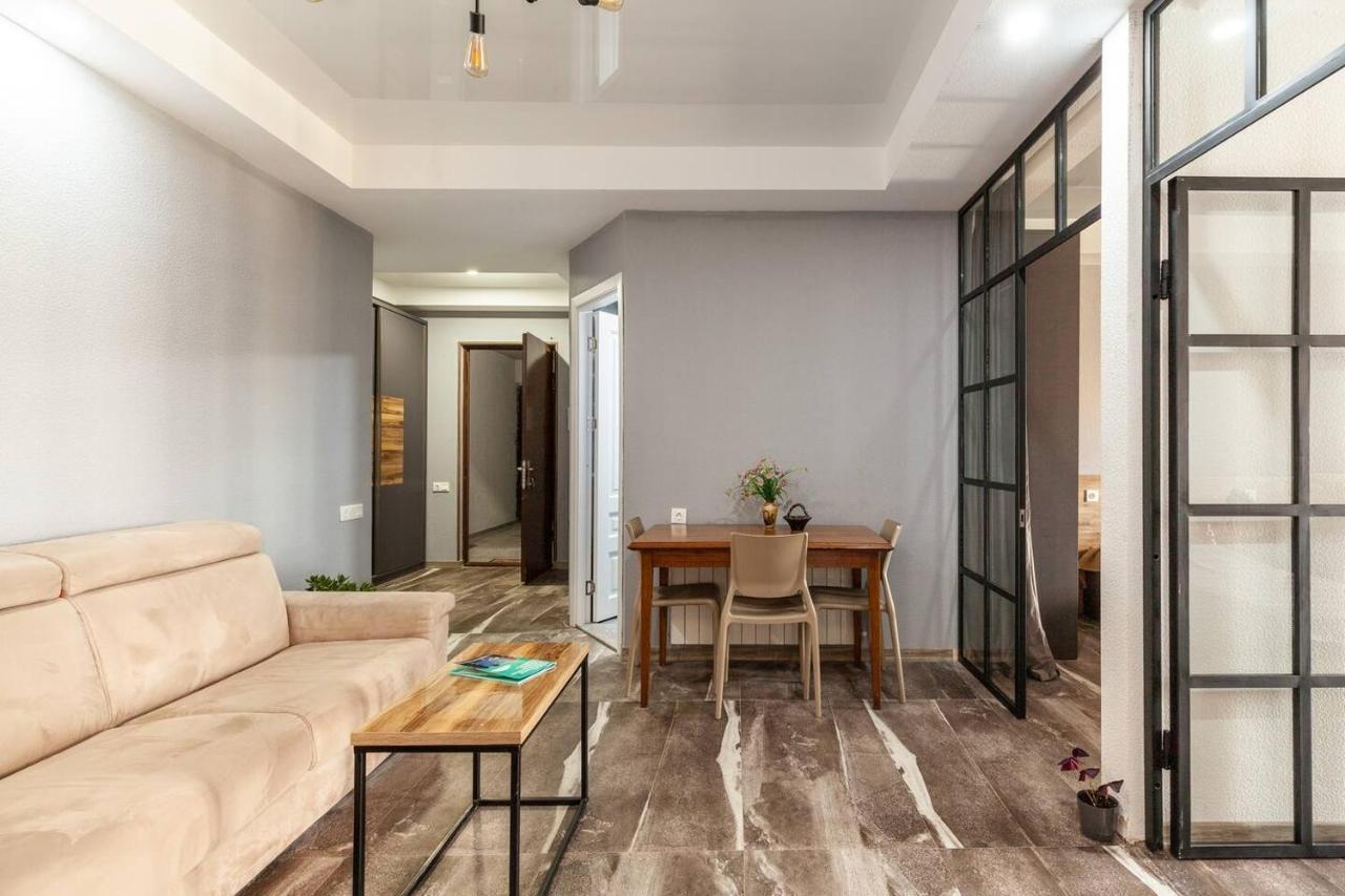 Veli Group Apartment In Old City Koutaïssi Extérieur photo